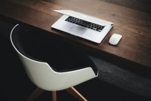 Dezbateri etice în domeniul tehnologiei: Provocările morale în era digitală