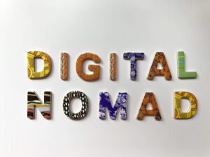 Jurnalele Nomazilor Digitali: Muncă și Dor de Aventură în Paradisuri Îndepărtate
