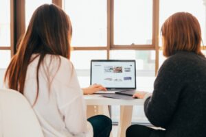 Cum să alegi cel mai potrivit software pentru afacerea ta: Ghidul complet pentru întreprinzători