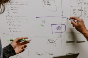 Cum să implementezi soluții de digitalizare pentru a îmbunătăți eficiența echipelor remote