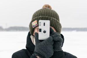 Cum să implementezi un proces de inovare deschisă pentru a atrage noi idei în afacerea ta