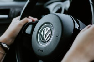 Strategii pentru dezvoltarea unui brand autentic în mediul online