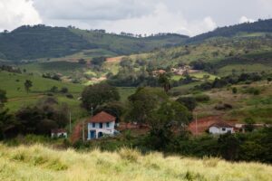 Cum să explorezi peisaje spectaculoase în zone rurale