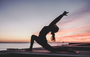 Cum să organizezi un retreat de yoga în natură