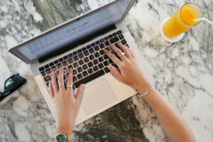 Backlinkuri din YouTube: Cum să le folosești pentru SEO?