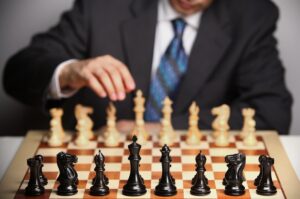 Cum să gestionezi schimbările în organizație pentru a minimiza riscurile
