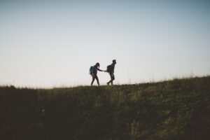 Cum să îți construiești obiceiuri de succes care să îți îmbunătățească relațiile