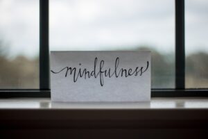 Cum să îți îmbunătățești productivitatea prin mindfulness