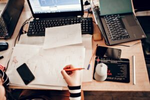 Cum să folosești strategii de multitasking pentru a fi mai eficient
