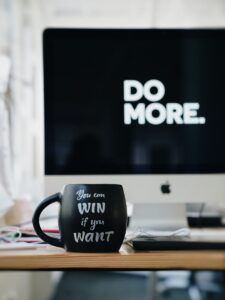 Cum să îți menții motivația pe parcursul zilei pentru a fi productiv