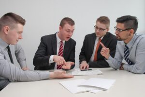 Cum să gestionezi o echipă de vânzări pentru a spori performanța