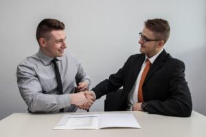 Totul despre contractele de consultanță: Clauze esențiale de protecție