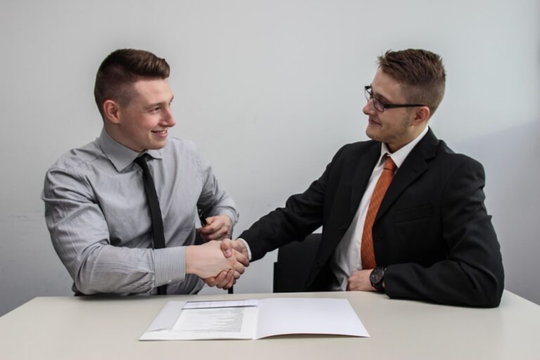 Totul despre contractele de consultanță: Clauze esențiale de protecție